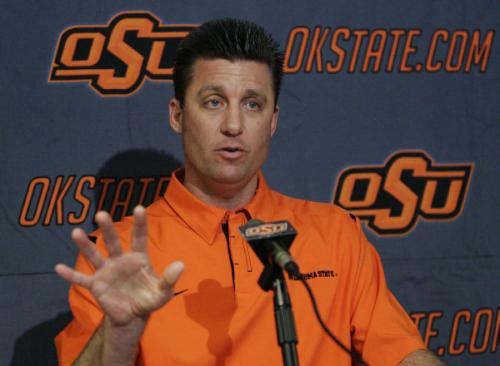 Gundy fires carpenter for wearing Oklahoma gear, faces lawsuit