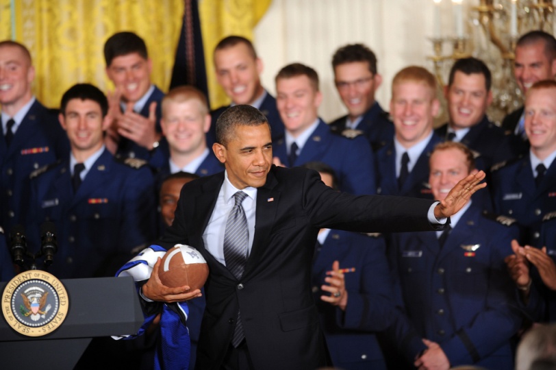 Obama strikes Heisman pose